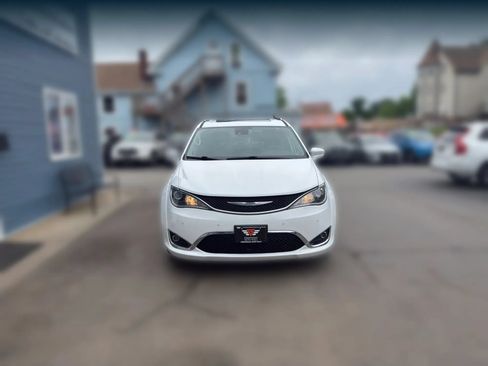 Used 2018 Chrysler Pacifica Touring-L Plus w/ Advanced Safetytec Group FWD image 8