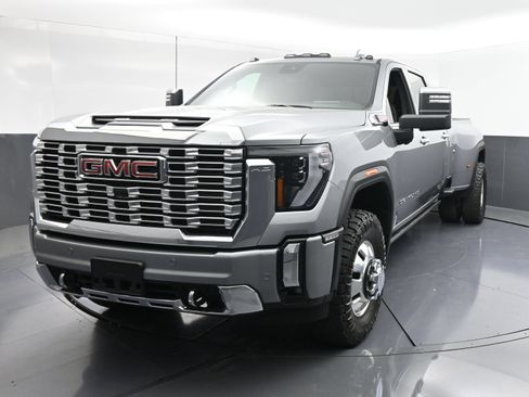 Used 2025 GMC Sierra 3500 Denali w/ Denali Reserve Package AWD/4WD image 1