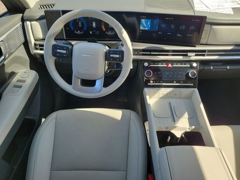 Used 2025 Hyundai Santa Fe SEL image 16