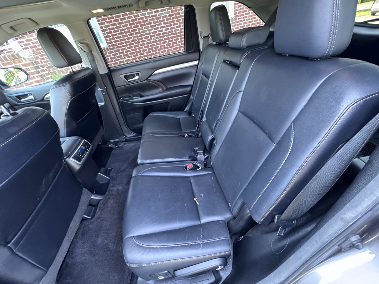 Used 2016 Toyota Highlander XLE AWD/4WD image 25