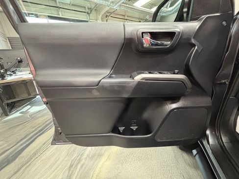 Used 2021 Toyota Tacoma TRD Off-Road image 53