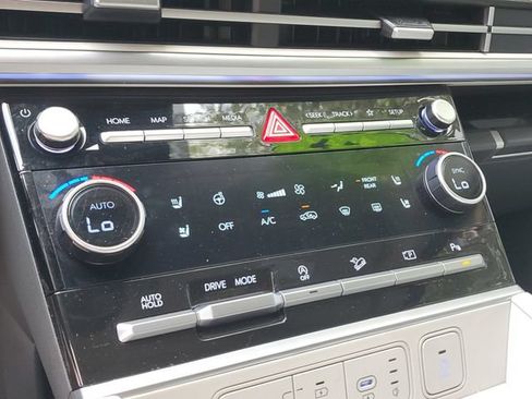 Used 2024 Hyundai Santa Fe Limited FWD image 28