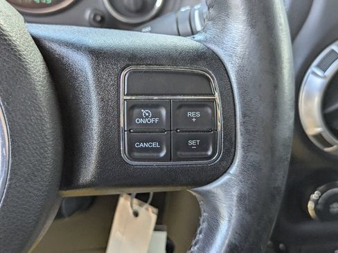 Used 2015 Jeep Wrangler Unlimited Rubicon w/ Connectivity Group AWD/4WD image 26
