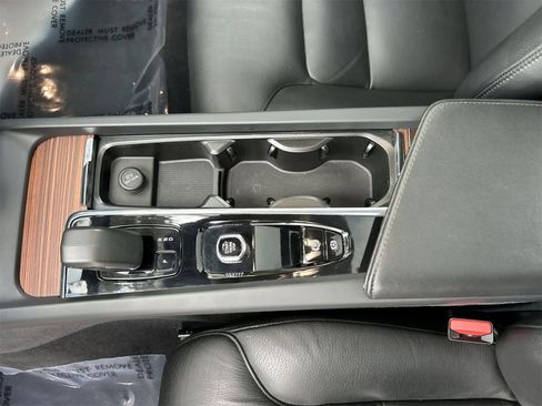 Used 2024 Volvo S60 B5 Plus image 16