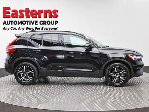 Used 2024 Volvo XC40 B5 Core AWD/4WD image 4