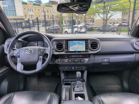 Used 2021 Toyota Tacoma TRD Off-Road w/ TRD Premium Off Road Package AWD/4WD image 11