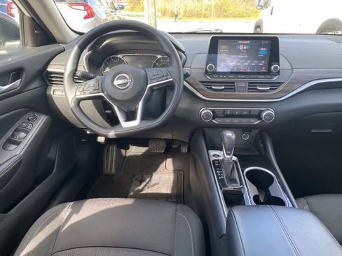 Used 2024 Nissan Altima 2.5 SV image 10