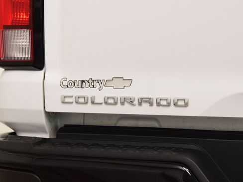 Used 2024 Chevrolet Colorado Z71 w/ Z71 Convenience Package 2 AWD/4WD image 22