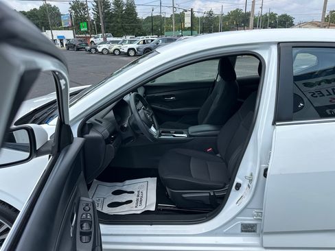 Used 2023 Nissan Sentra SV FWD image 9