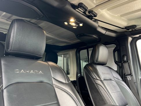 Used 2023 Jeep Wrangler Sahara image 16