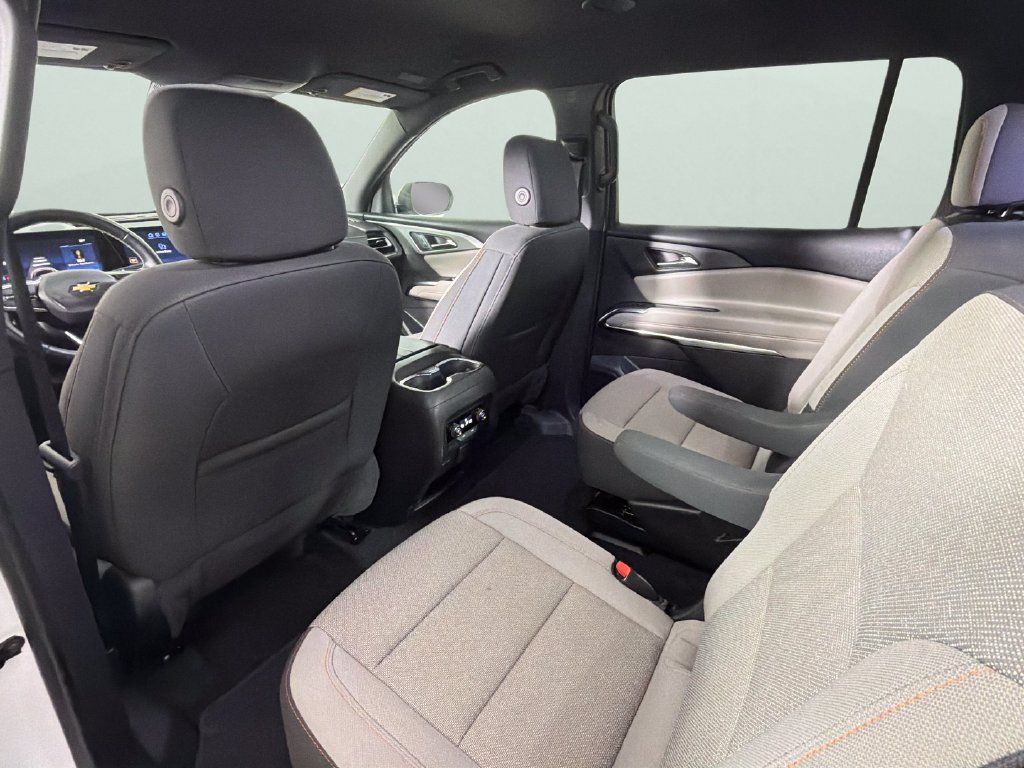 Used 2026 Chevrolet Traverse LT w/ Driver Confidence Package FWD image 27