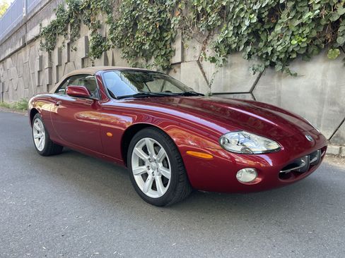 Used 2004 Jaguar XK8 Convertible RWD image 10