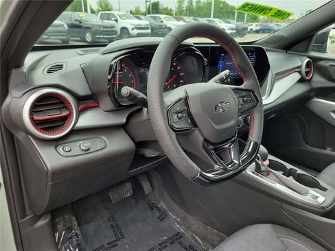 Used 2024 Chevrolet Trax RS w/ Driver Confidence Package FWD image 17