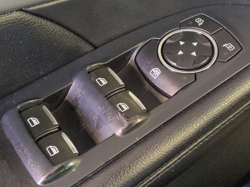 Used 2016 Ford Explorer XLT w/ Equipment Group 202A AWD/4WD image 27