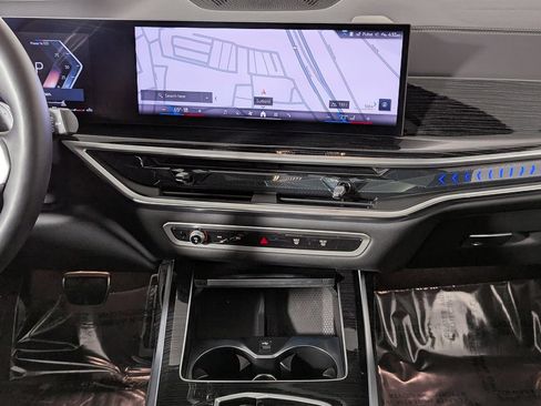 Used 2026 BMW X7 xDrive40i w/ M Sport Package AWD/4WD image 41