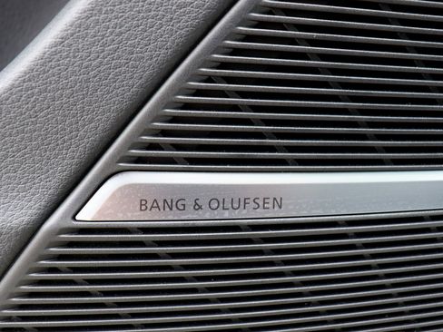 Used 2022 Audi Q8 Premium Plus w/ Premium Plus Package image 27