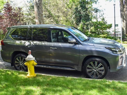 Used 2018 Lexus LX 570 4WD w/ Luxury Package image 10