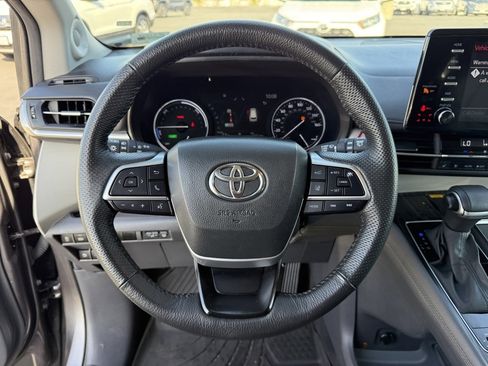 Certified 2024 Toyota Sienna Limited image 23