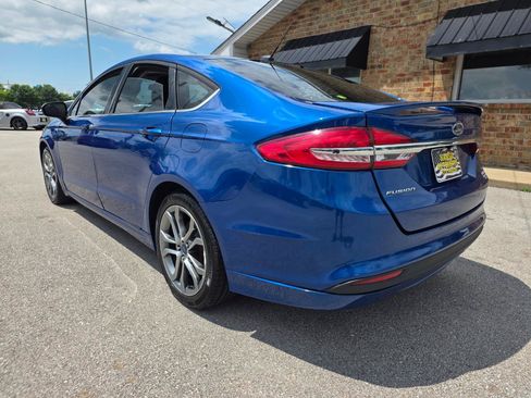 Used 2017 Ford Fusion SE w/ Equipment Group 201A FWD image 9