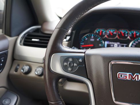 Used 2019 GMC Yukon SLT image 13