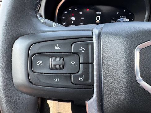 Used 2024 GMC Yukon XL SLT image 18