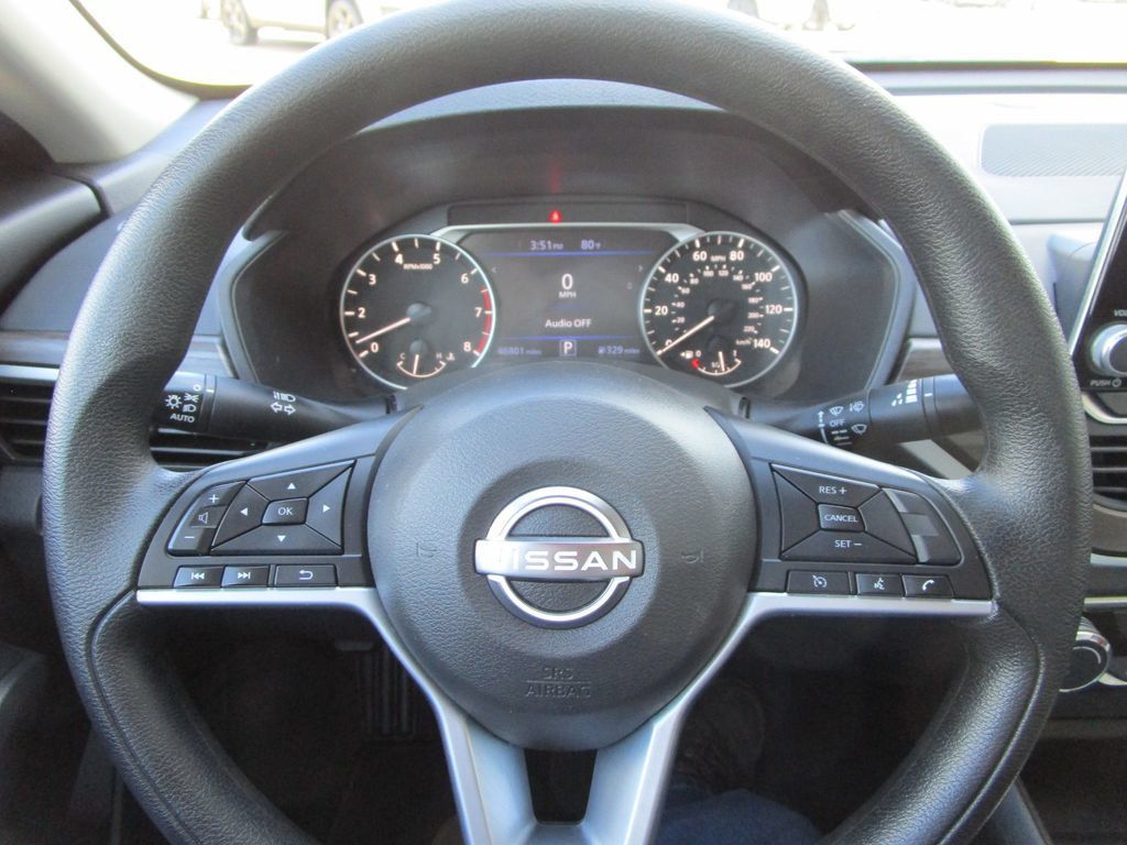Used 2025 Nissan Altima 2.5 SV FWD image 28