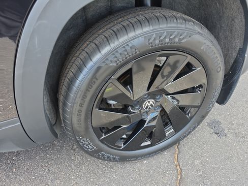 Used 2025 Volkswagen Atlas Cross Sport SE w/ Panoramic Sunroof Package image 30