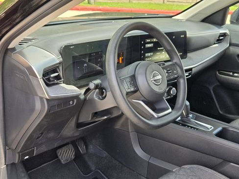 Used 2025 Nissan Kicks SV FWD image 9
