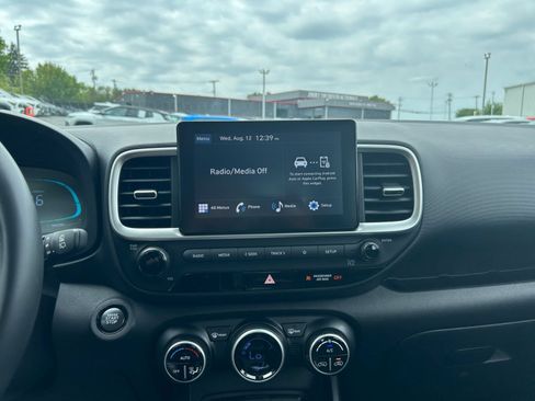 Used 2026 Hyundai Venue SEL FWD image 16