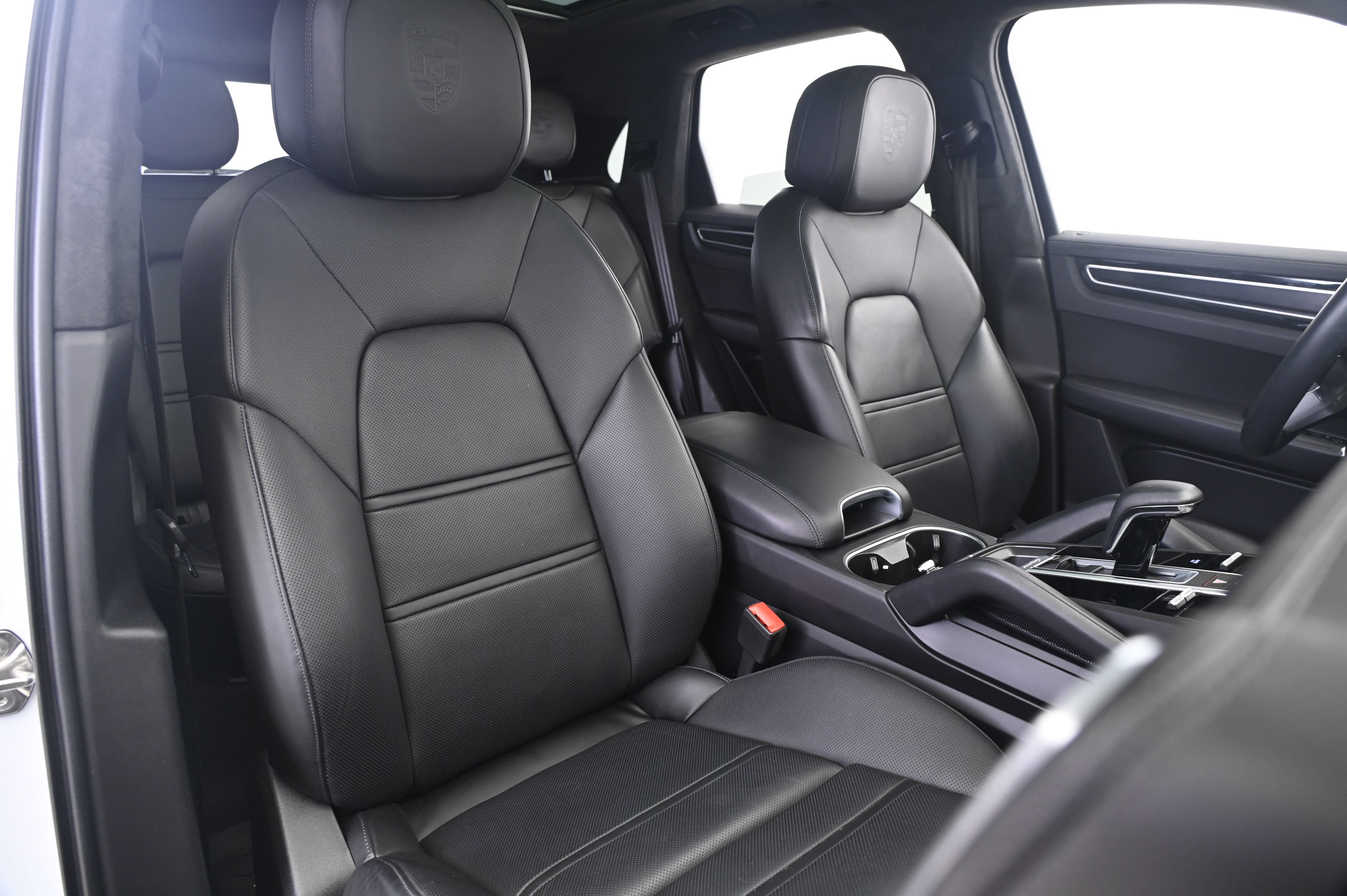 Certified 2023 Porsche Cayenne GTS AWD/4WD image 24