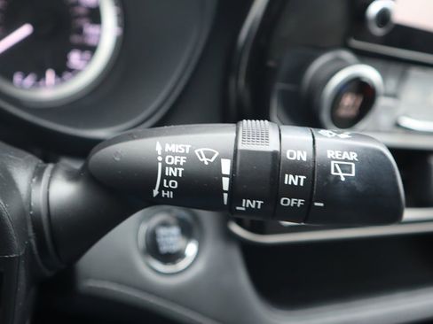 Used 2023 Toyota Highlander L image 19