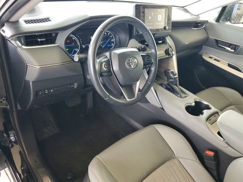 Used 2021 Toyota Venza XLE image 6