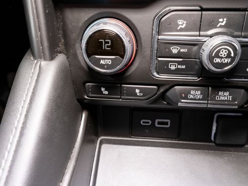 Used 2024 Chevrolet Suburban LT image 20