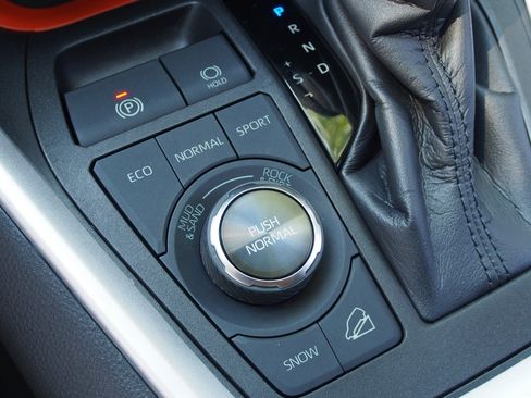 Used 2022 Toyota RAV4 Adventure w/ Convenience Package AWD/4WD image 24