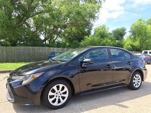 Used 2025 Toyota Corolla LE FWD image 8
