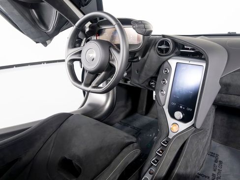 Used 2025 McLaren 750S RWD image 27