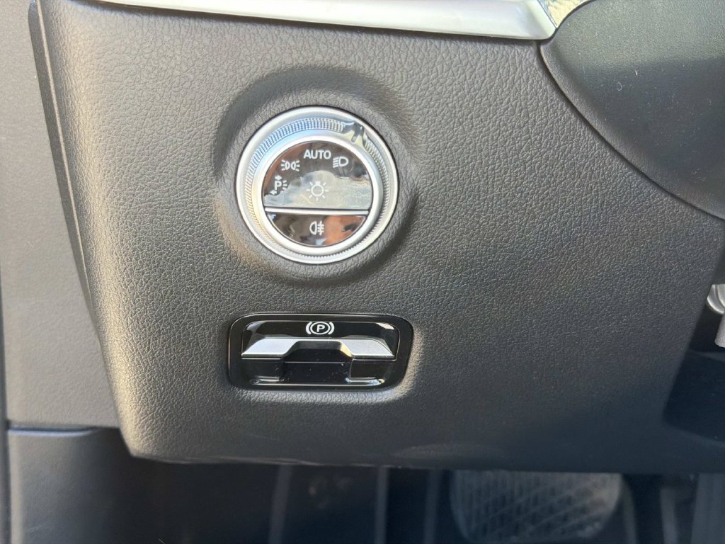 Used 2026 Mercedes-Benz C 300 Sedan image 21