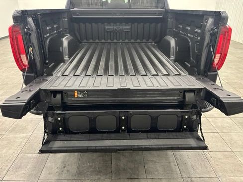 Used 2023 GMC Sierra 1500 SLT w/ SLT Premium Package AWD/4WD image 9