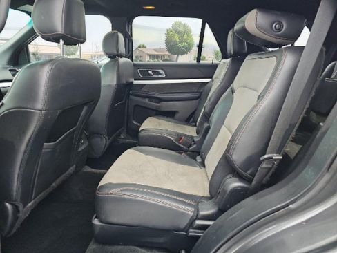Used 2017 Ford Explorer XLT w/ Equipment Group 202A AWD/4WD image 11