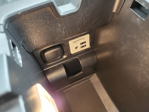 Used 2014 Chevrolet Impala LT w/ Convenience Package FWD image 8