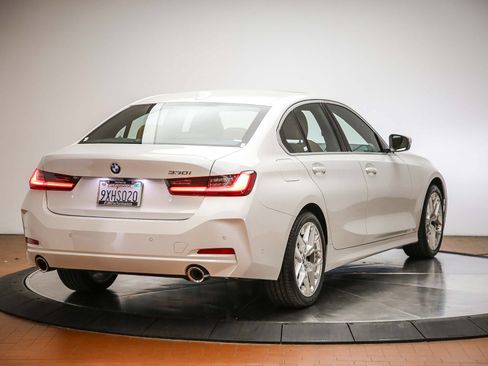 Used 2026 BMW 330i Sedan w/ Premium Package RWD image 5