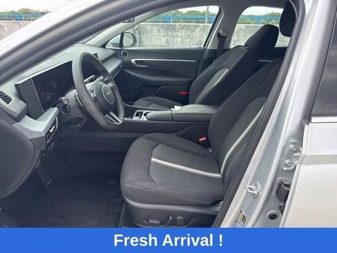Used 2025 Hyundai Sonata SEL FWD image 2
