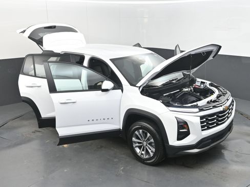 Used 2026 Chevrolet Equinox LT FWD image 39