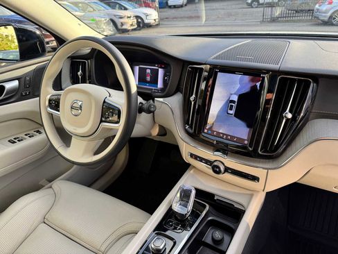 Certified 2024 Volvo XC60 T8 Ultimate w/ Protection Package Premier image 12