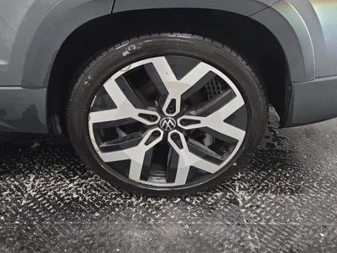 Used 2022 Volkswagen Taos SEL image 3