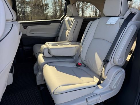 New 2026 Honda Odyssey Touring image 11