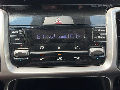 Used 2022 Kia Sorento EX w/ Panoramic Sunroof Package FWD image 16