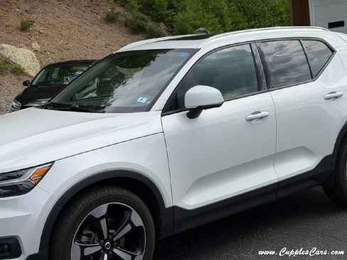 Used 2022 Volvo XC40 T5 Momentum w/ Premium Package AWD/4WD image 29