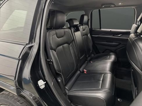 Used 2023 Jeep Grand Cherokee Limited w/ Luxury Tech Group II image 32
