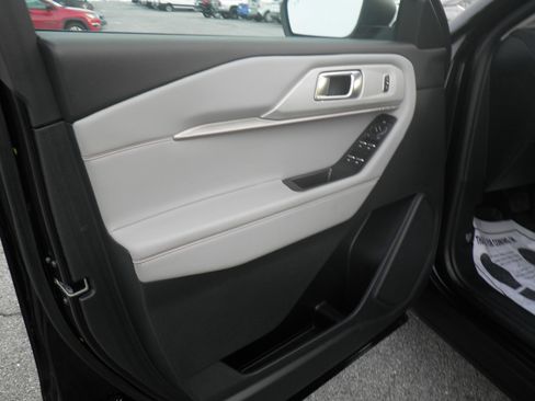 Certified 2025 Ford Explorer Active w/ Active Comfort Package image 16